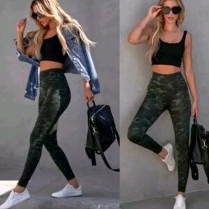 SPANX | Look At Me Now Seamless Camouflage Leggings in Green | Size Large